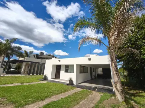VENTA HERMOSA CASA 3 DOR Y PILETA EN LAS CAÑITAS
