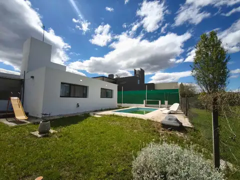 VENTA HERMOSA CASA 3 DOR Y PILETA EN LAS CAÑITAS