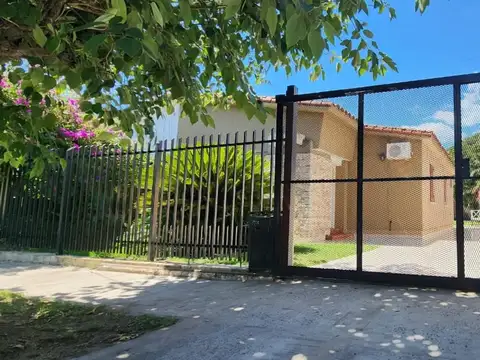 Alquiler casa 3 ambientes con patio y pileta