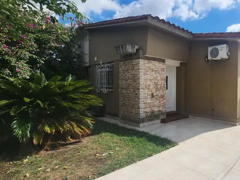 Alquiler casa 3 ambientes con patio y pileta