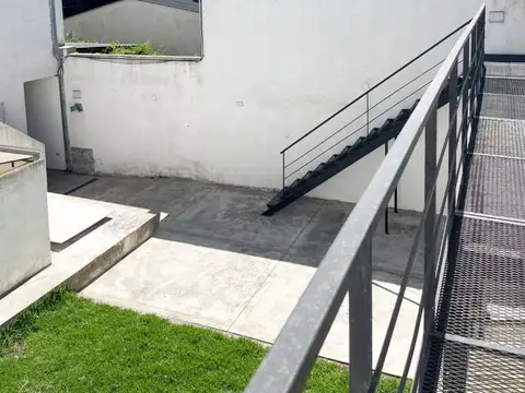 Depto Tipo Casa 2 ambientes con 1 baño