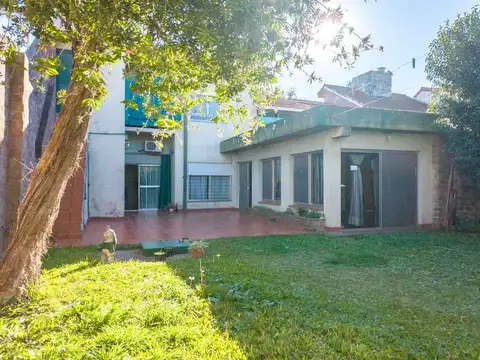 Casa 6 ambientes con 2 baños