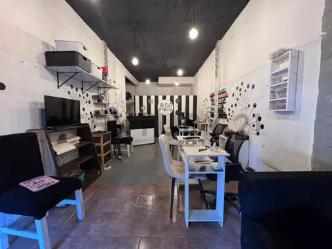 Venta local comercial con oficina y galpon cochera en Hurlingham