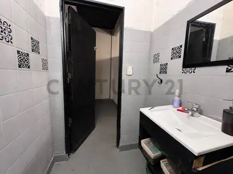 Eva Peron 2200, Piso 0
