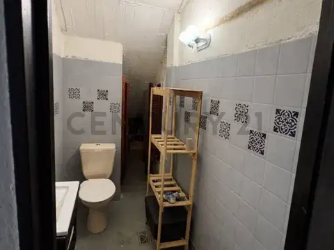 Venta local comercial con oficina y galpon cochera en Hurlingham