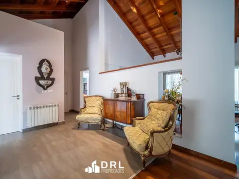 Casa 10 ambientes con 4 baños