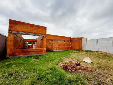 CASA EN CONSTRUCCIÓN - BARRIO SAN VICENTE