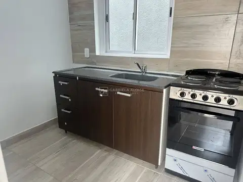 Alquiler de Departamento 2 Ambientes con Patio en Caseros Centro, Tres de Febrero. 