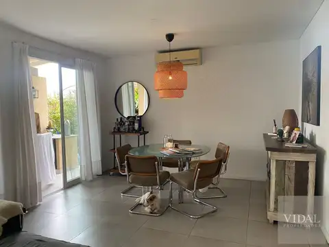Casa 4 ambientes con 2 baños