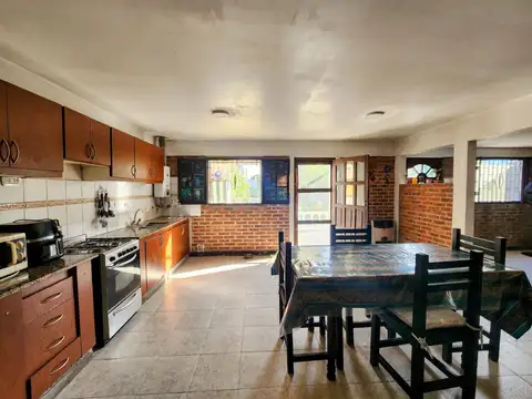 CASA EN VENTA CITY BELL 2 DORMITORIOS Y PARQUE