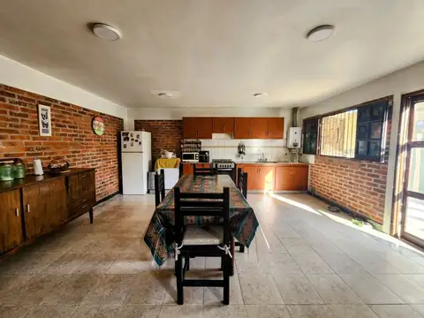 CASA EN VENTA CITY BELL 2 DORMITORIOS Y PARQUE