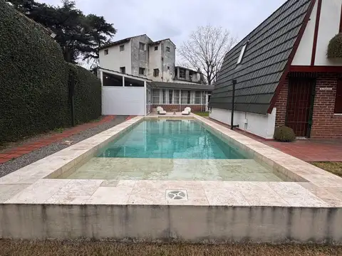 CASA 4 AMBIENTES CON PILETA Y QUINCHO 934 MTS T