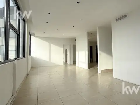 Oficina 5 ambientes con 1 baño