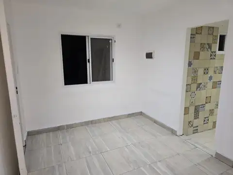 Llavallol 265 , Piso pb