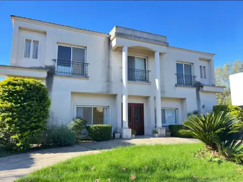 Casa doble planta muy amplia