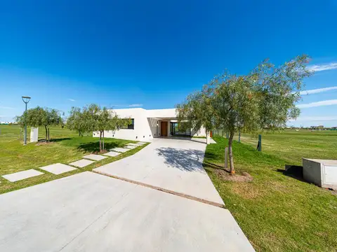 Av. Arturo Illia 158, Vida Club de Campo