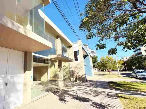 Boulevard Hipólito Yrigoyen 1300