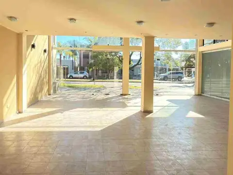Boulevard Hipólito Yrigoyen 1300