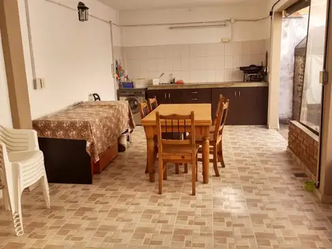 CANALE  entre YRIGOYEN Y CHIVILCOY , Piso 0