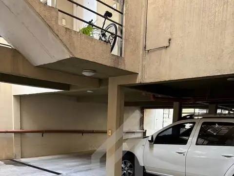 VENTA - COCHERA FIJA -  IDEAL PARA MOTO O AUTO PEQUEÑO - BARRIO LA CALABRIA - SAN ISIDRO
