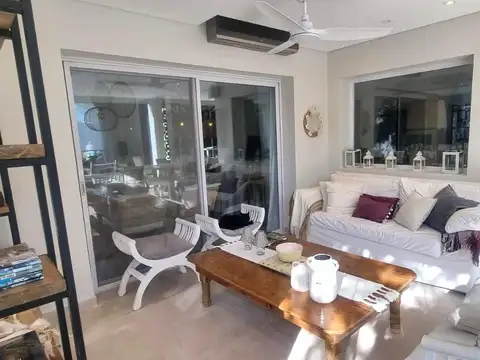 Casa 5 ambientes con 4 baños