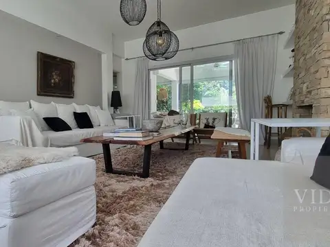 Casa en Venta con 4 cocheras