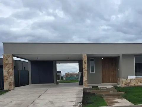 Hauser vende exclusiva casa en Barrio Lar de Boedo
