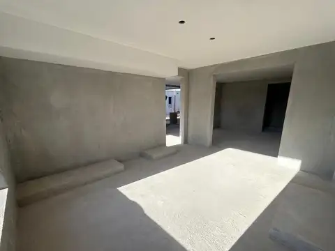 Casa 6 ambientes con 2 baños