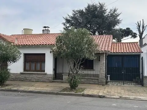 Casa en Martínez 3 amb. , patio, garage y terraza