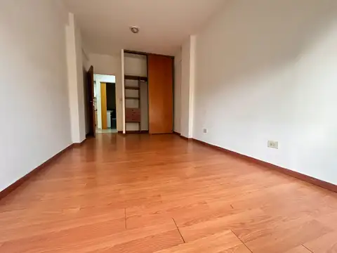 Excelente Departamento 2 ambientes en Monte Castro para alquiler