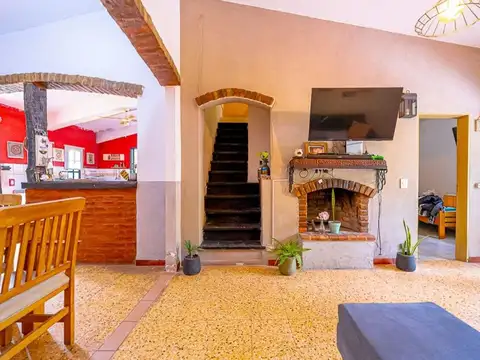 Casa en Venta con 2 cocheras