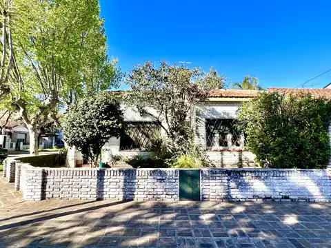 Pasaje Vasco da Gama  al 2700