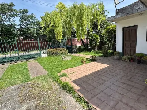 VENTA CASA 4 AMB EN LOTE DE 400 M2 ISIDRO CASANOVA