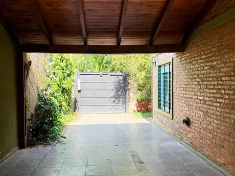 Casa 2 ambientes con 1 baño