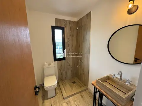 Casa 4 ambientes con 3 baños