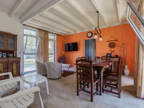 Casa en Venta con 2 cocheras