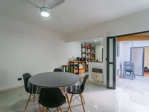 CASA DE PASILLO 2 DORMITORIOS Y COMODIN EN ABASTO