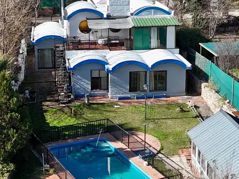 Casa en Venta con 2 cocheras