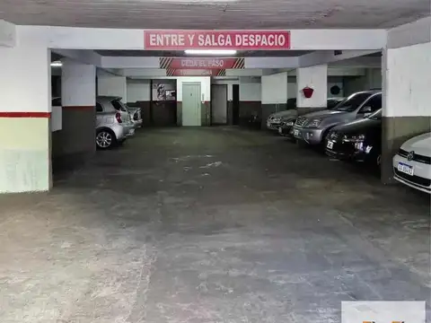 Cochera en venta - 14Mts2 - Flores