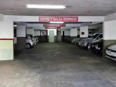 Cochera en venta - 14Mts2 - Flores