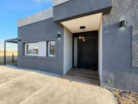 Casa 5 ambientes con 4 baños