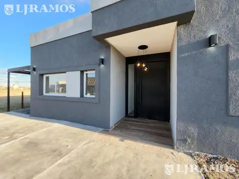 Casa 5 ambientes con 4 baños