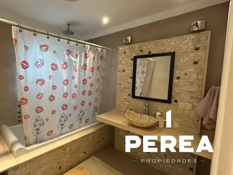 Casa en Venta con 4 cocheras