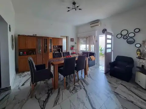 Casa 4 ambientes con 1 baño