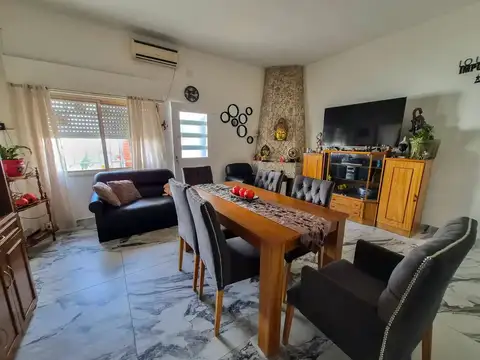 CASA FRENTE 3 DORM EN VENTA - BARRIO LA FLORIDA