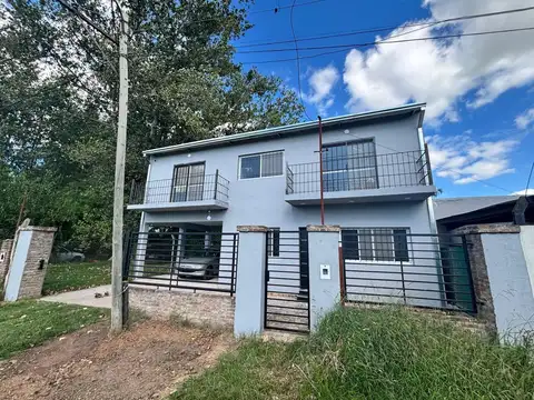 Casa de 4 dormitorios - quincho y pileta