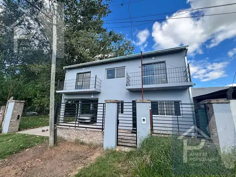Casa de 4 dormitorios - quincho y pileta
