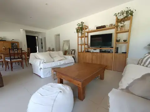 Casa 4 ambientes con 4 baños