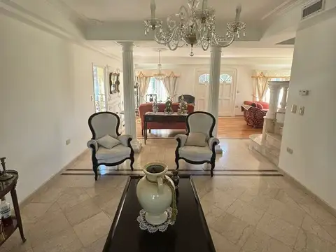 Casa 7 ambientes con 5 baños