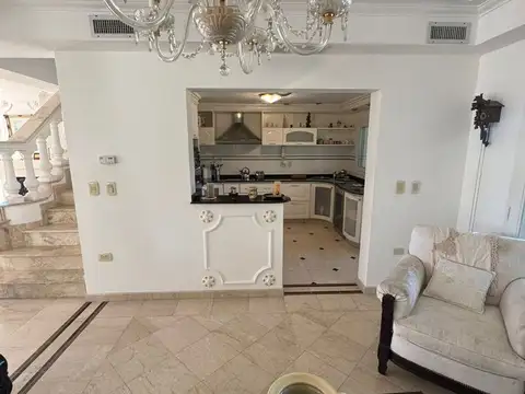 ALQUILER EXCELENTE CASA DE ESTILO B° BOCA RATON